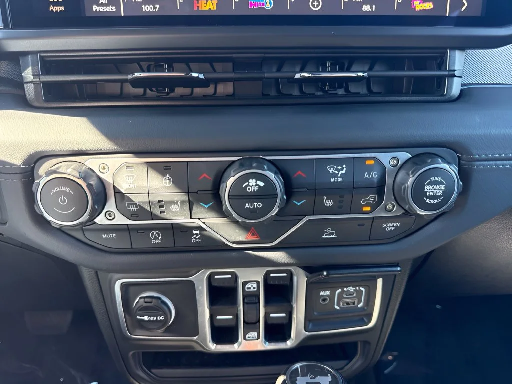 Used 2026 Gray Jeep Sahara image 18