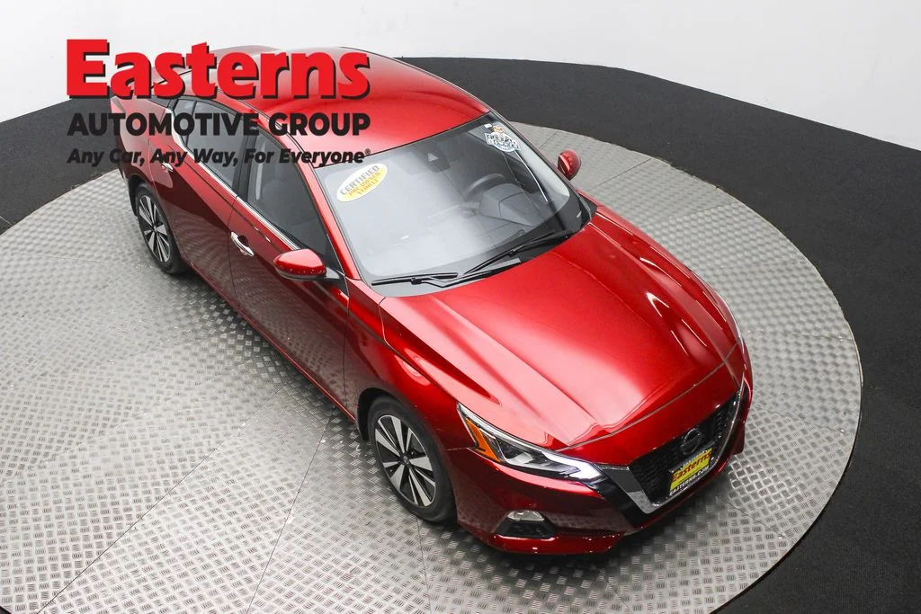 Used 2022 Red Nissan 2.5 SV image 3