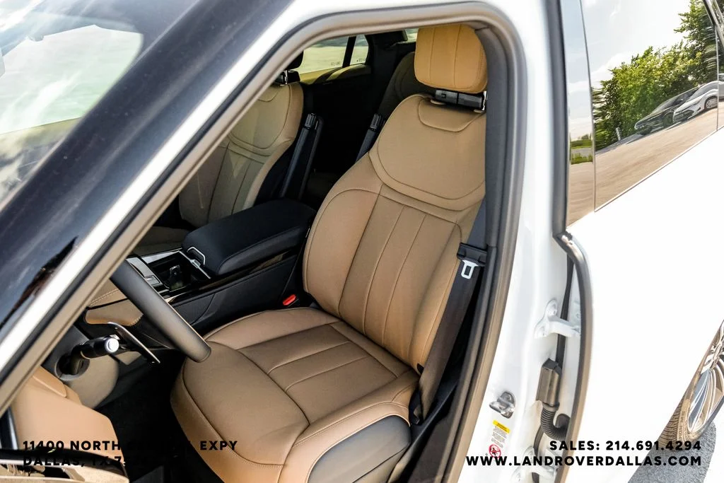 New 2026 Fuji White Land Rover Dynamic SE image 30