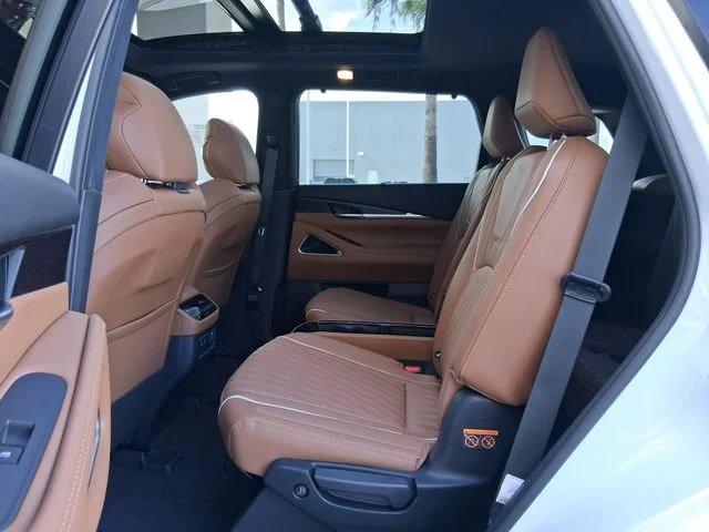 New 2027 2T RAD WHT INFINITI Autograph AWD image 22