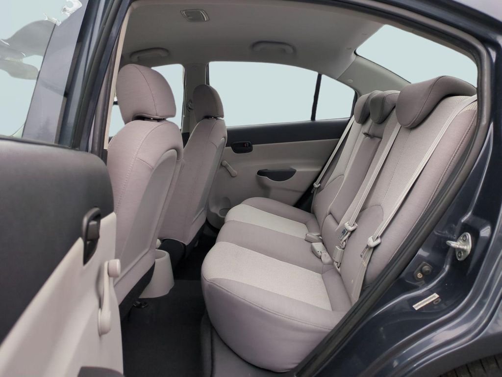 2009 Hyundai Accent GLS - Photo 21