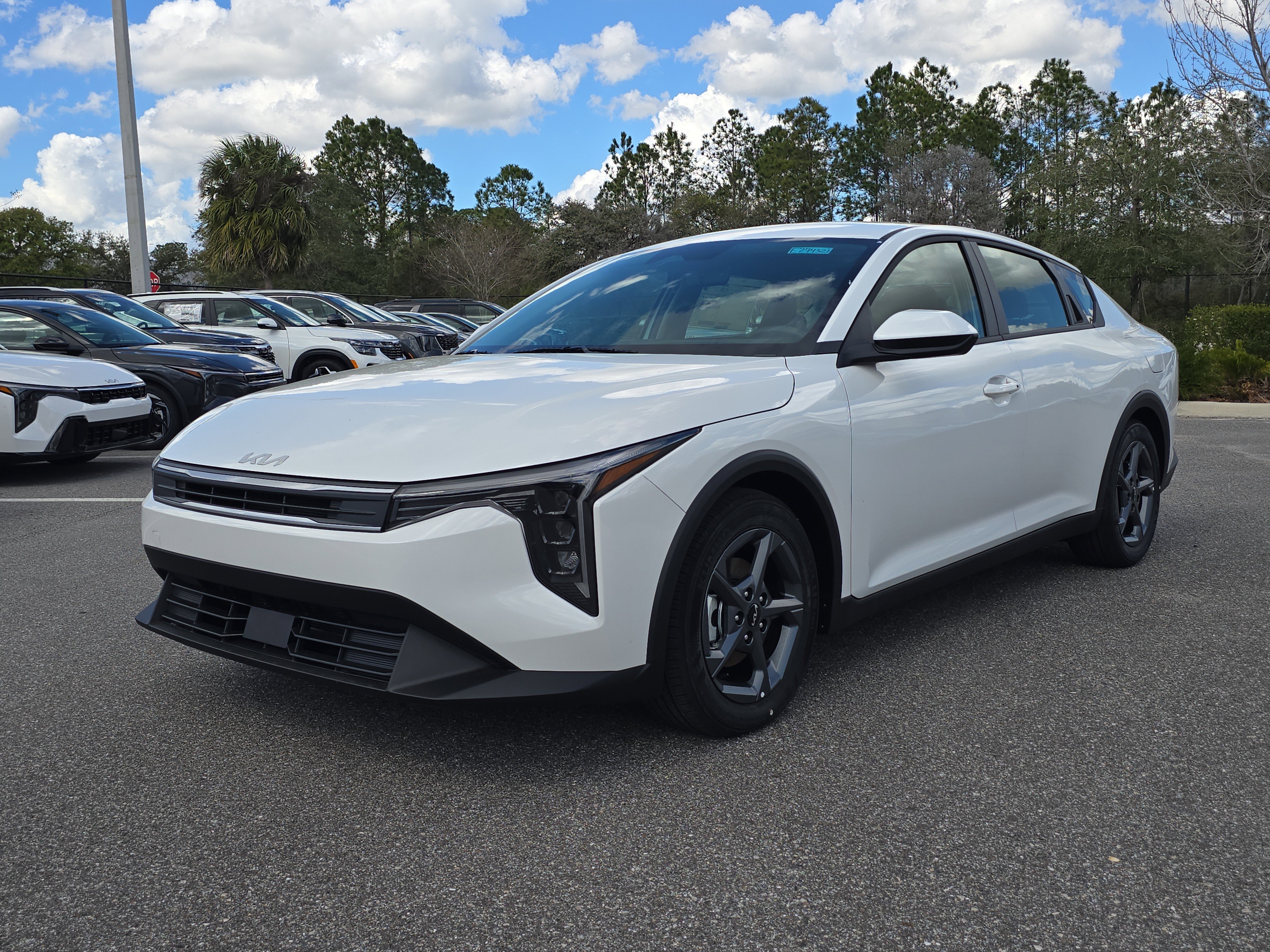 New 2026 Snow White Pearl Kia LXS image 4