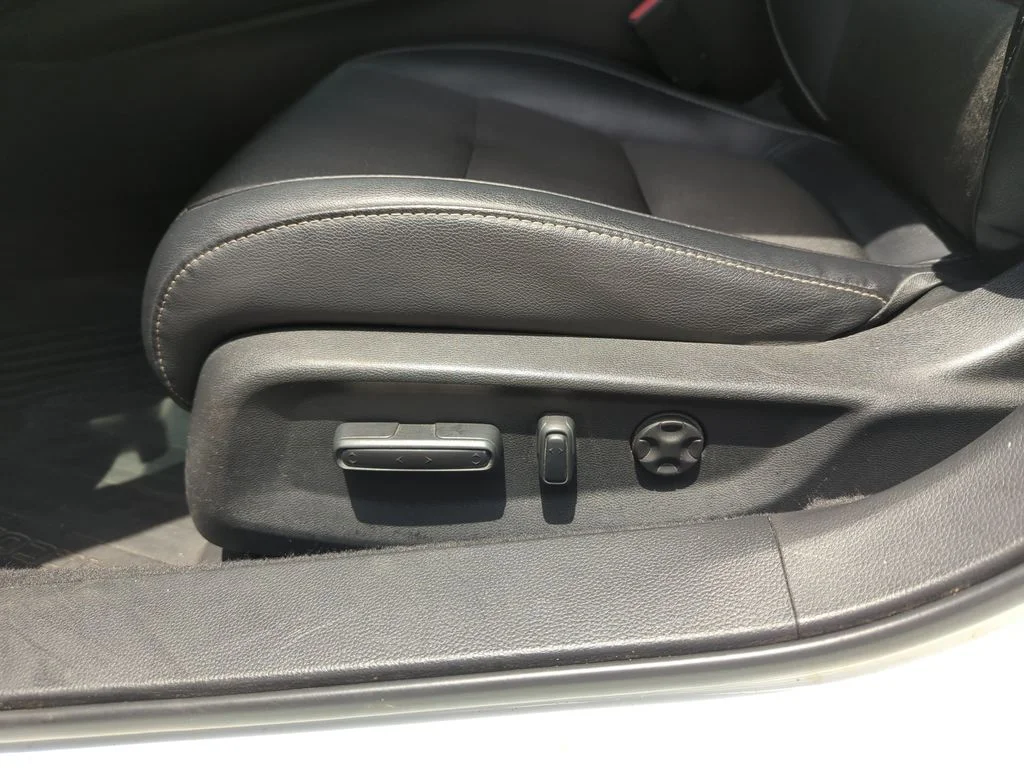 Used 2018  Honda Sport image 13