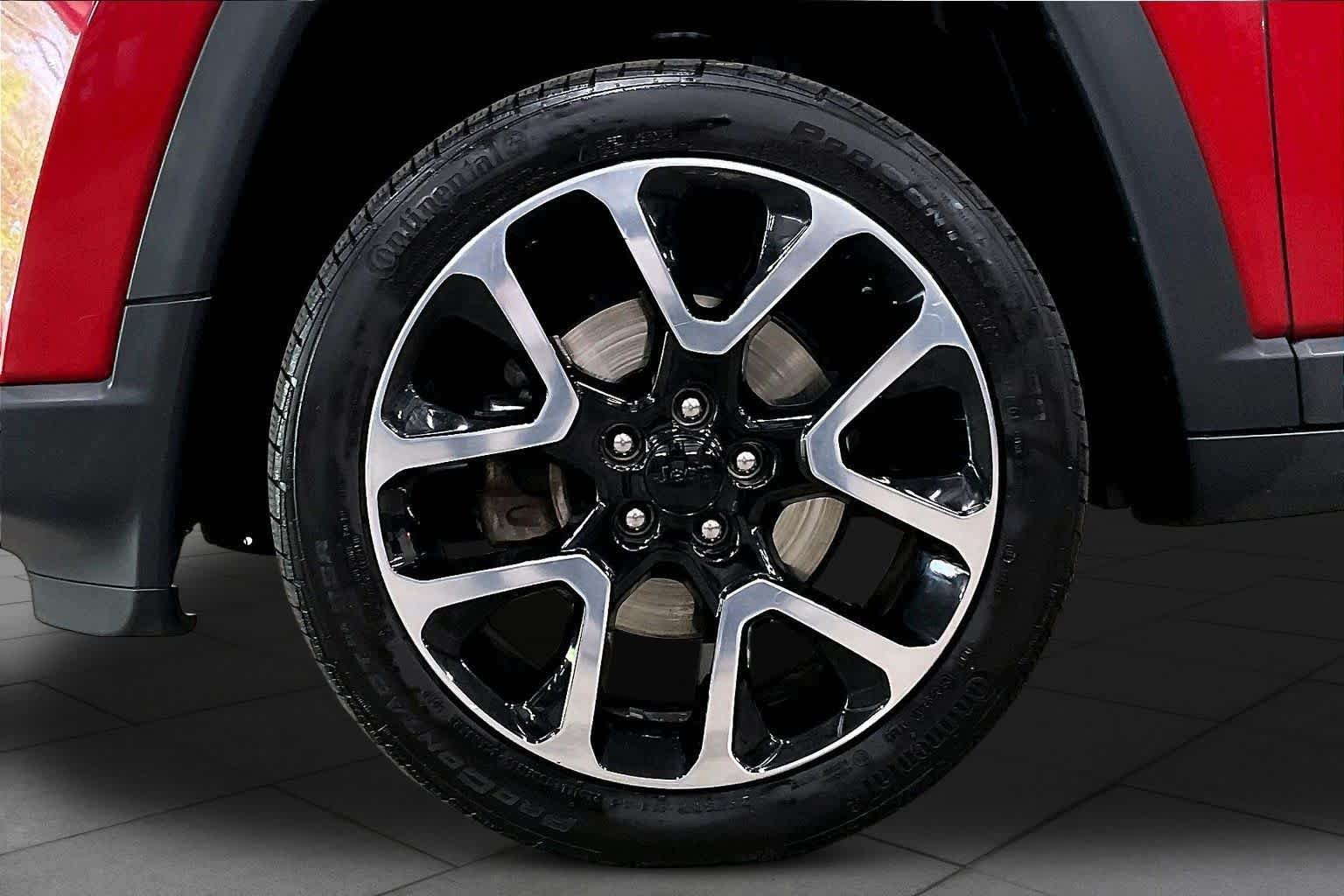 Used 2018 Redline Pearlcoat Jeep Limited image 11