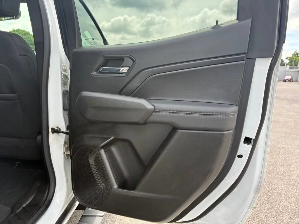 Used 2024 Summit White GMC Elevation image 54
