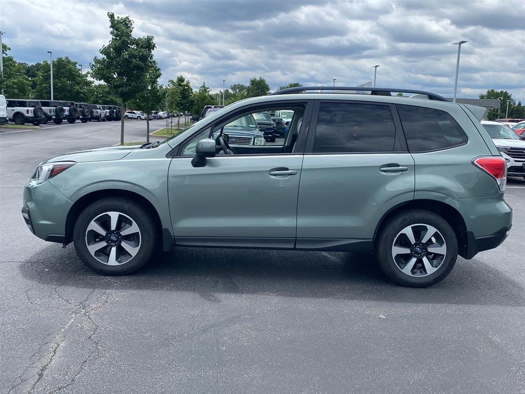 Used 2018 Jasmine Green Metallic Subaru Premium image 8
