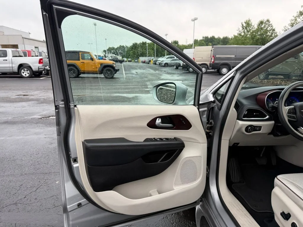 Certified Used 2017 Silver Chrysler Limited image 10