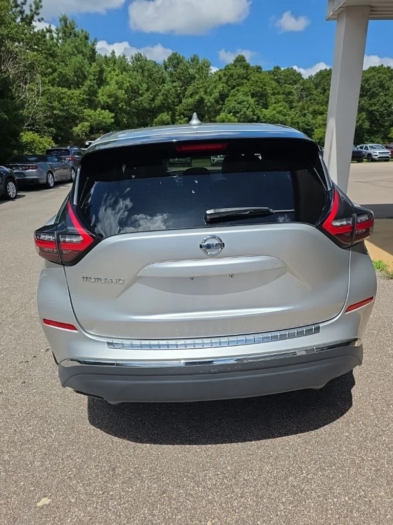 Used 2019 Silver Nissan S image 3