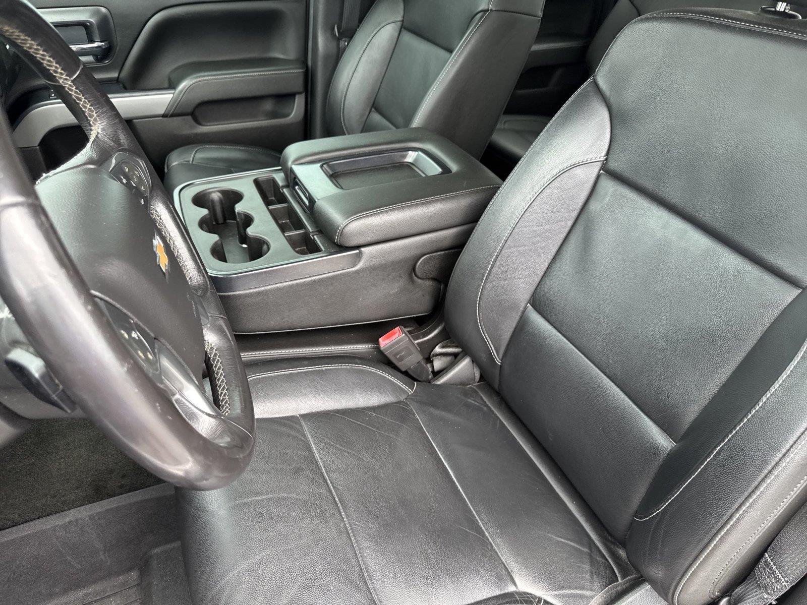 Used 2018 SUMMIT WHITE Chevrolet LT image 11