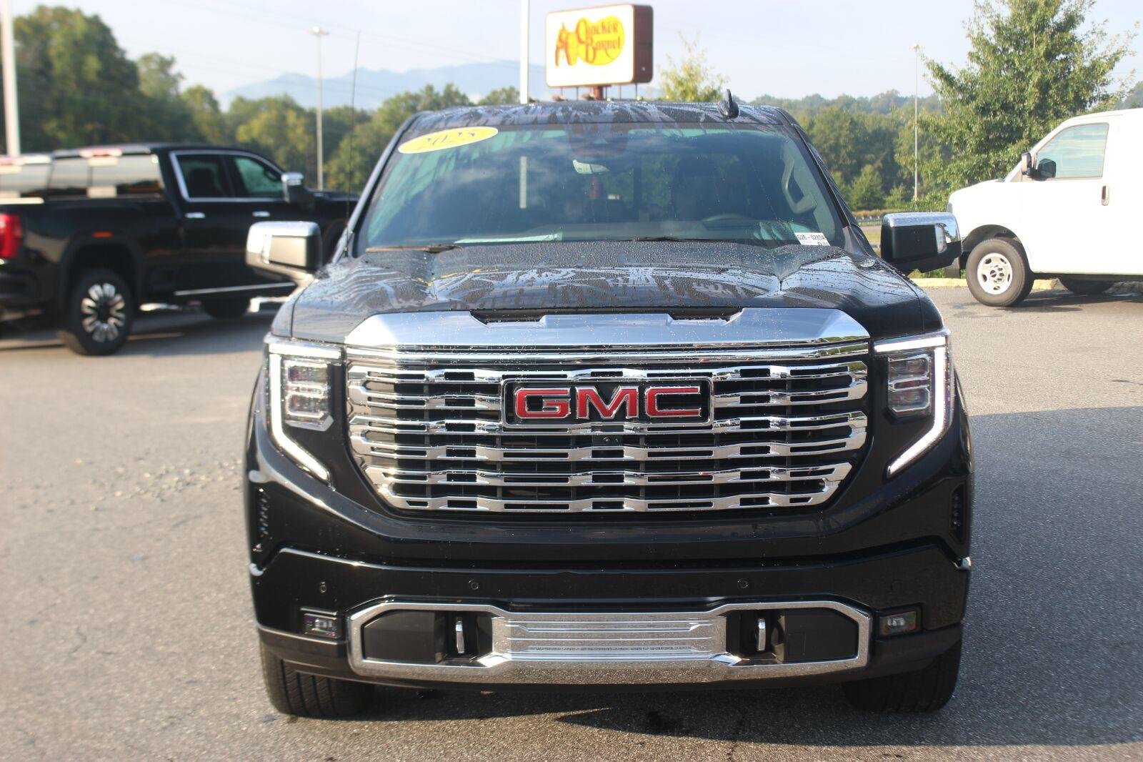 Used 2025 Onyx Black GMC Denali image 2