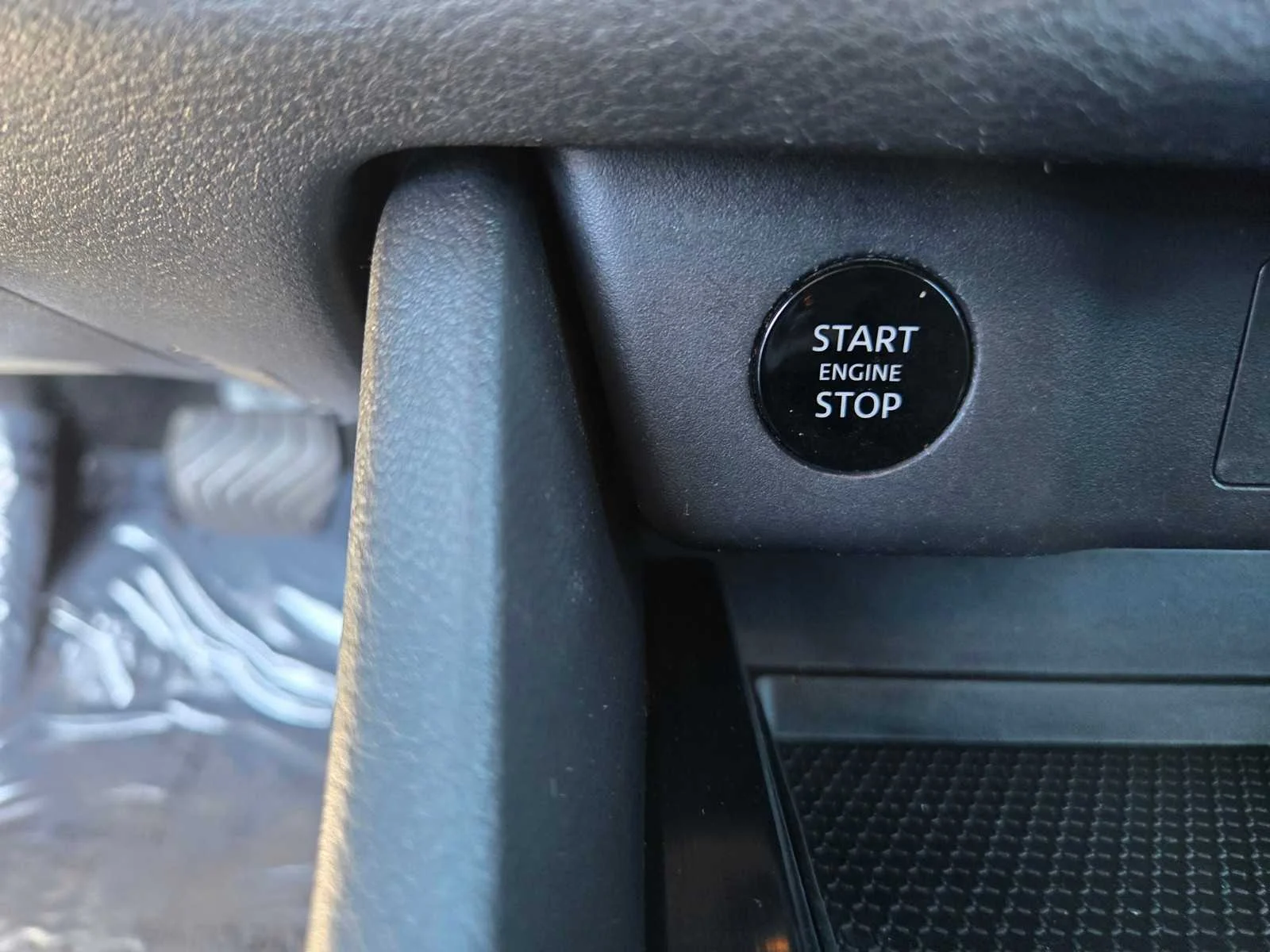 Used 2024  Nissan SV image 19