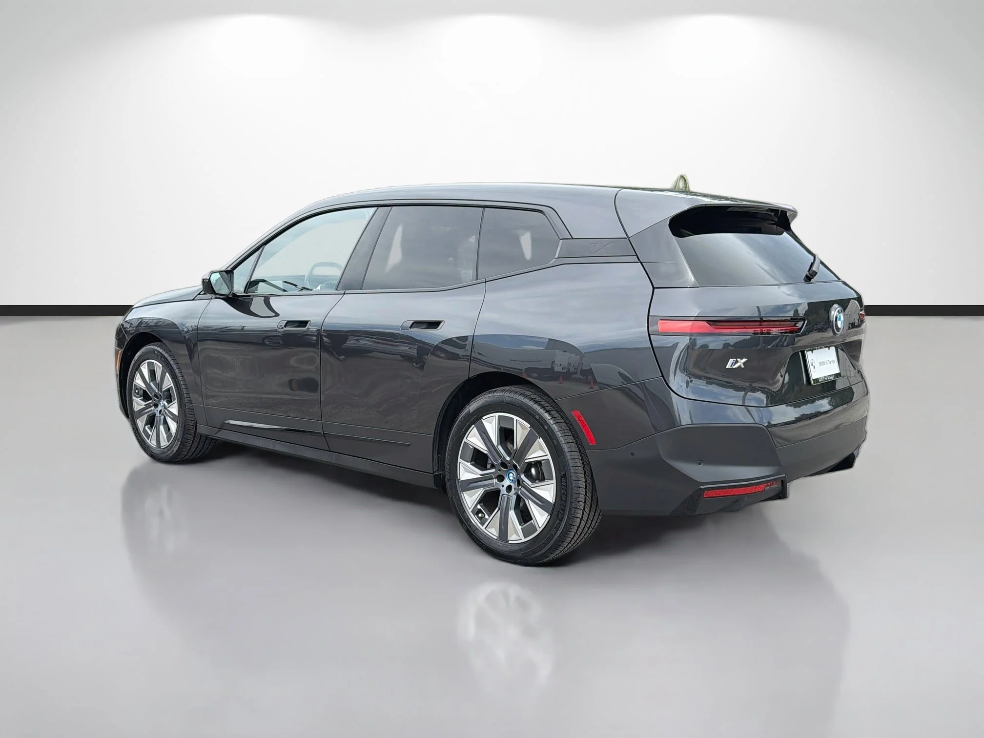 Used 2024 Dark Graphite Metallic BMW xDrive50 image 5