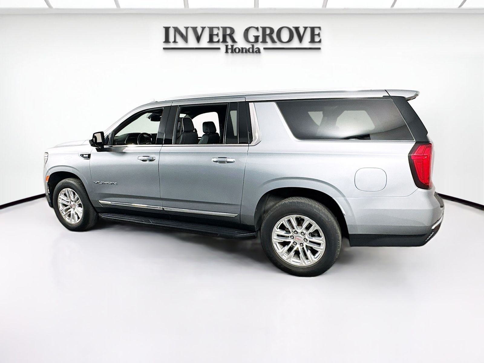 Used 2023 Sterling Metallic GMC SLT image 7