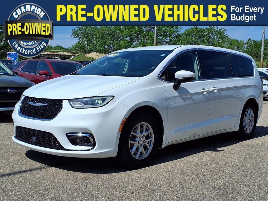 2023 Chrysler Pacifica Touring L's photo