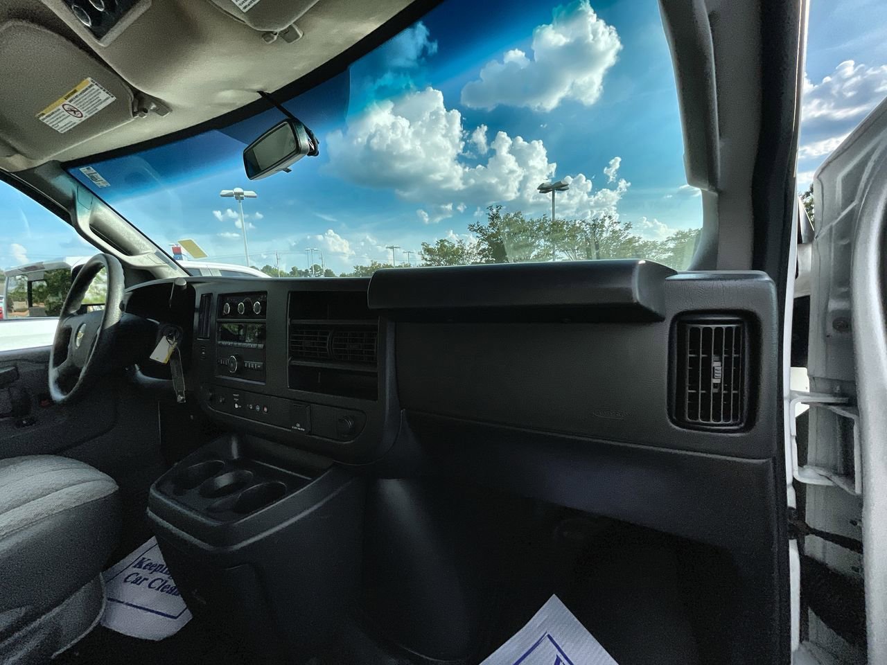 2022 Chevrolet Express Passenger LS - Photo 17