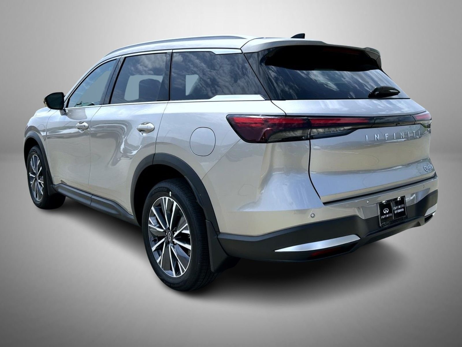 New 2027 WARM TITANIUM INFINITI Luxe AWD image 7