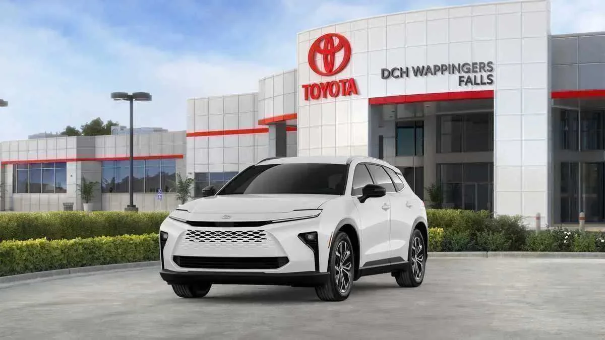New 2026 Oxygen White <sup>1</sup> Toyota  XLE image 9