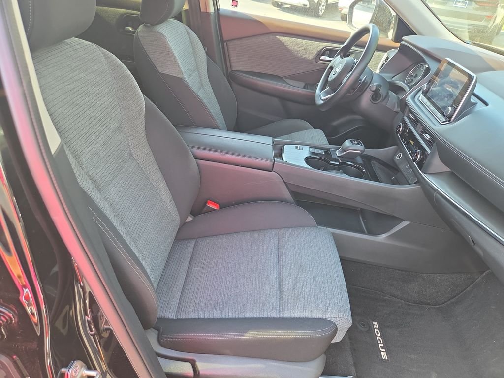 2023 Nissan Rogue SV - Photo 16