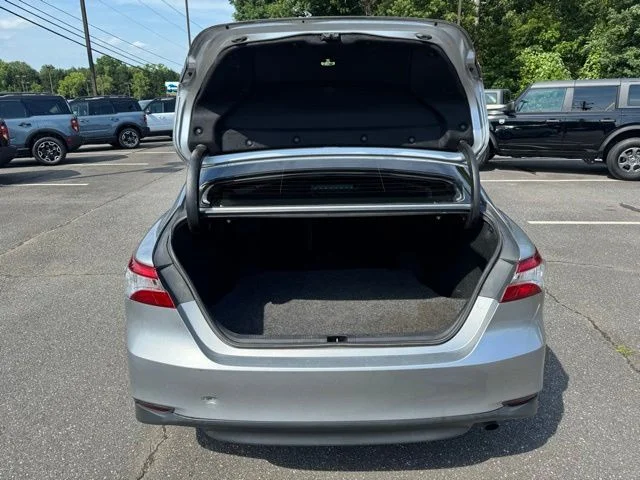 Used 2018 Silver Toyota LE image 8