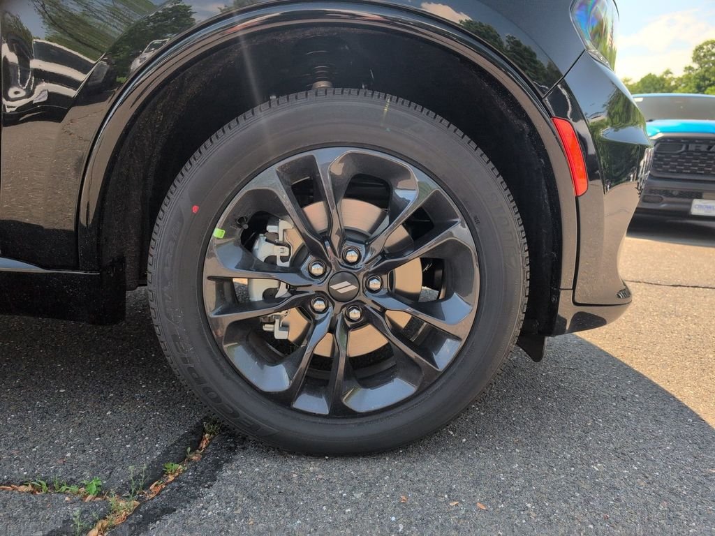 New 2026 Diamond Black Clear-Coat Exterior Paint Dodge GT image 8