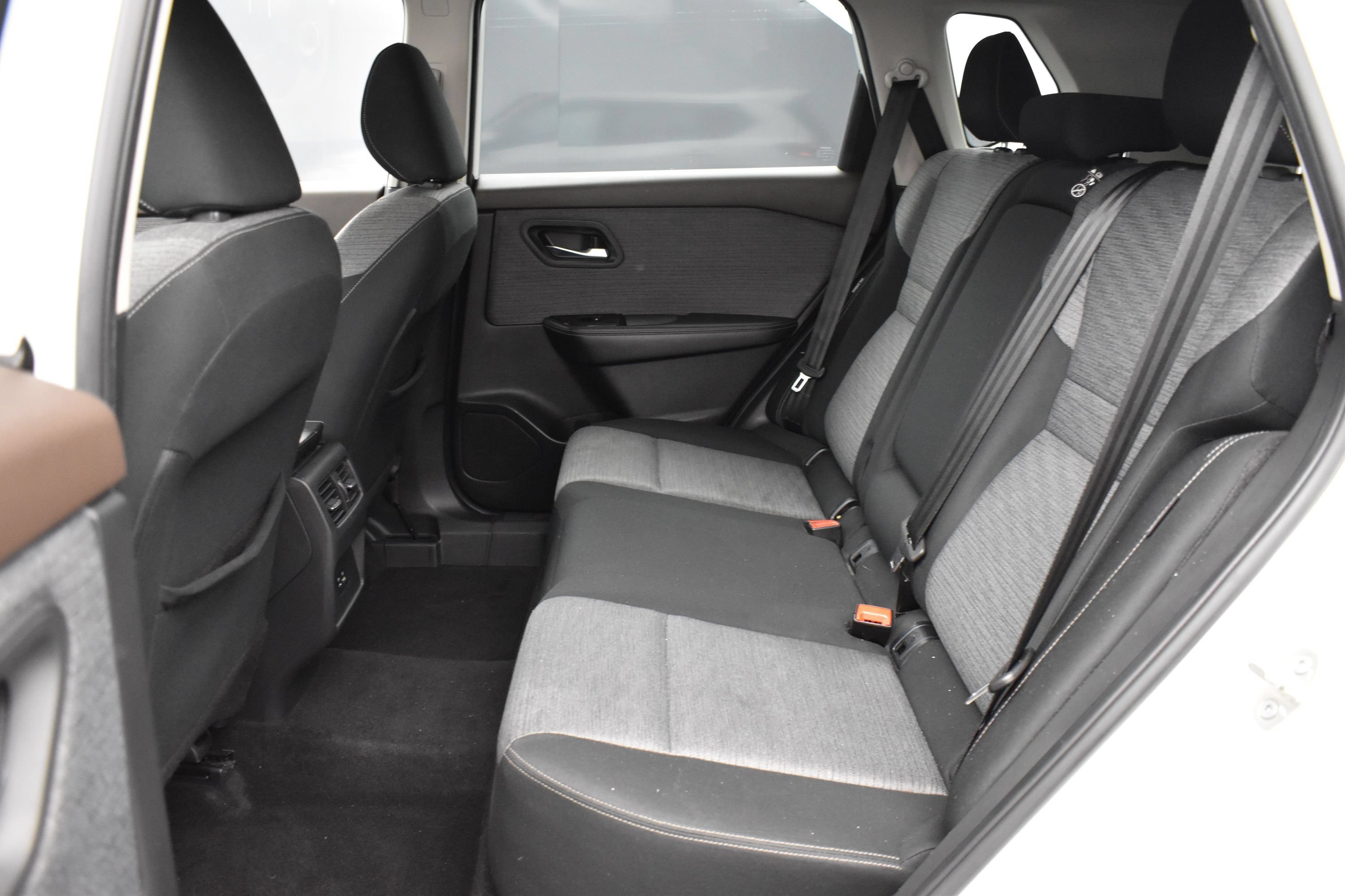 Used 2021 Pearl White Tricoat Nissan SV image 12