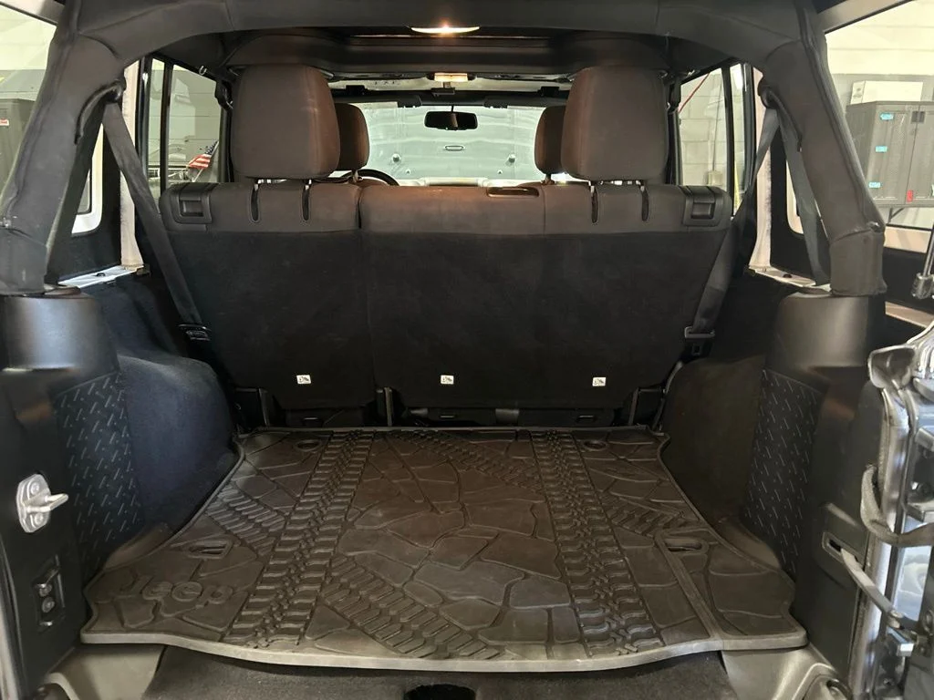 Used 2018 Gray Jeep Unlimited Sport image 22