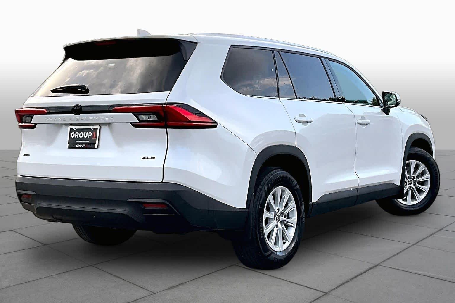 Used 2024 Wind Chill Pearl Toyota XLE image 13