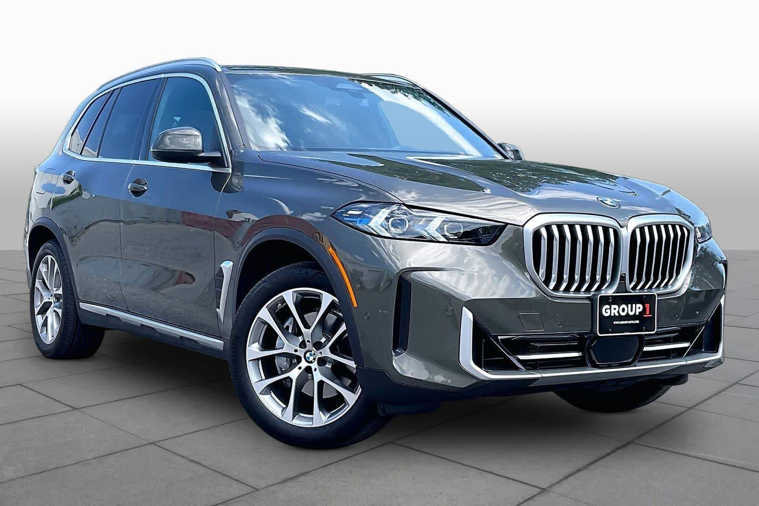 Used 2026 Manhattan Green Metallic BMW xDrive40i image 2
