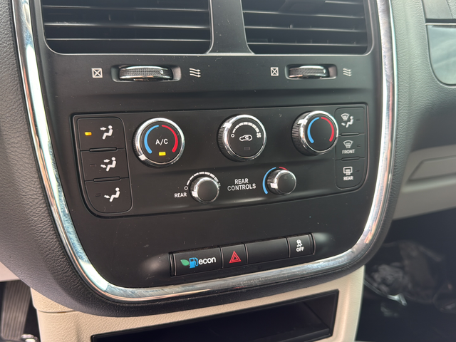 Used 2019 Gray Dodge SE image 21