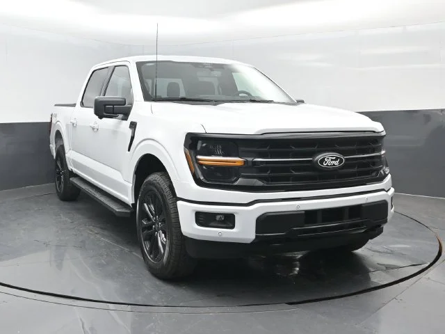 New 2026 Oxford White Ford XLT image 2