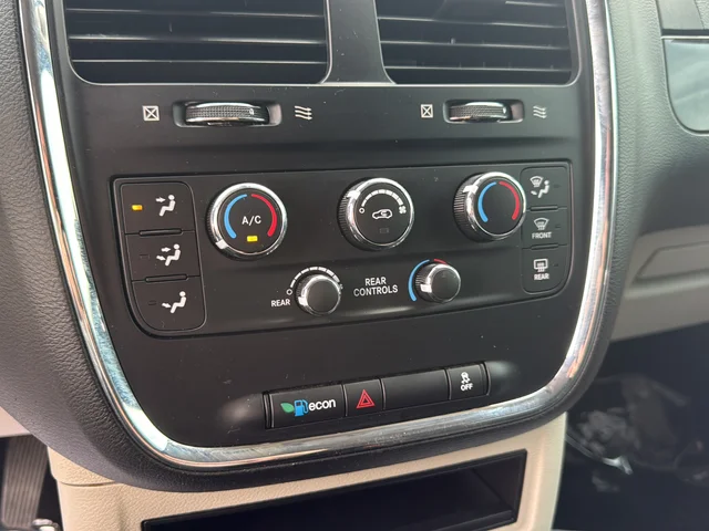Used 2019 Gray Dodge SE image 21