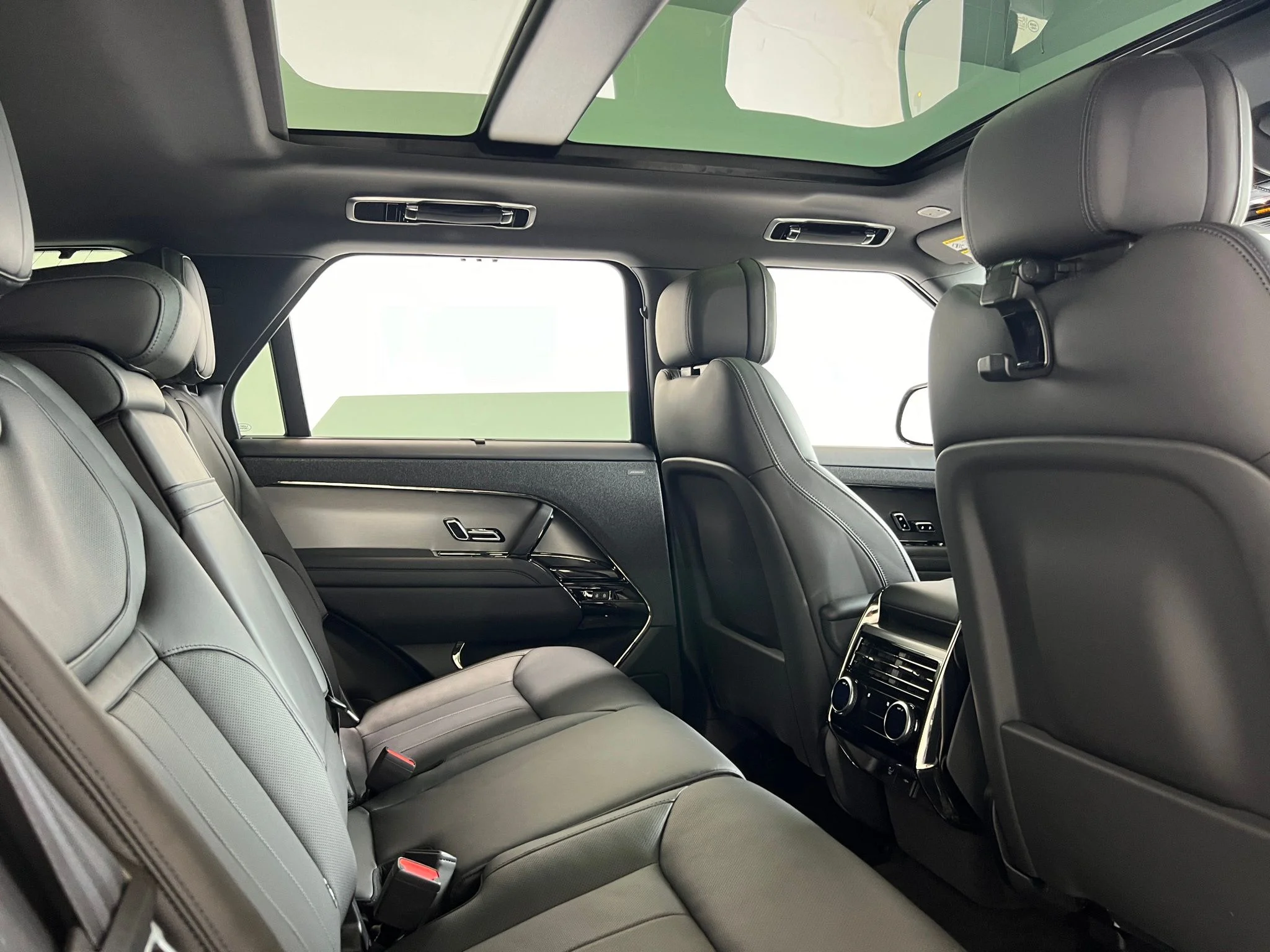 Used 2024 Gray Land Rover Dynamic SE image 15