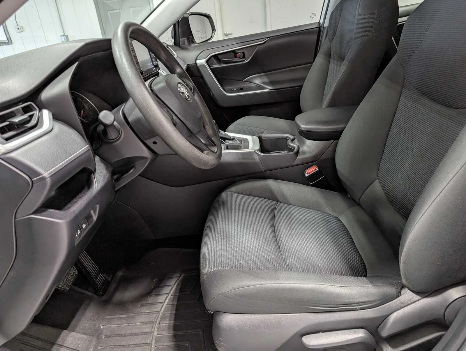 Used 2022 White Toyota LE image 4
