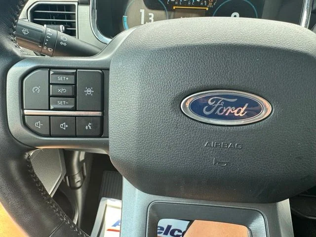 Used 2022 White Ford Lariat image 29