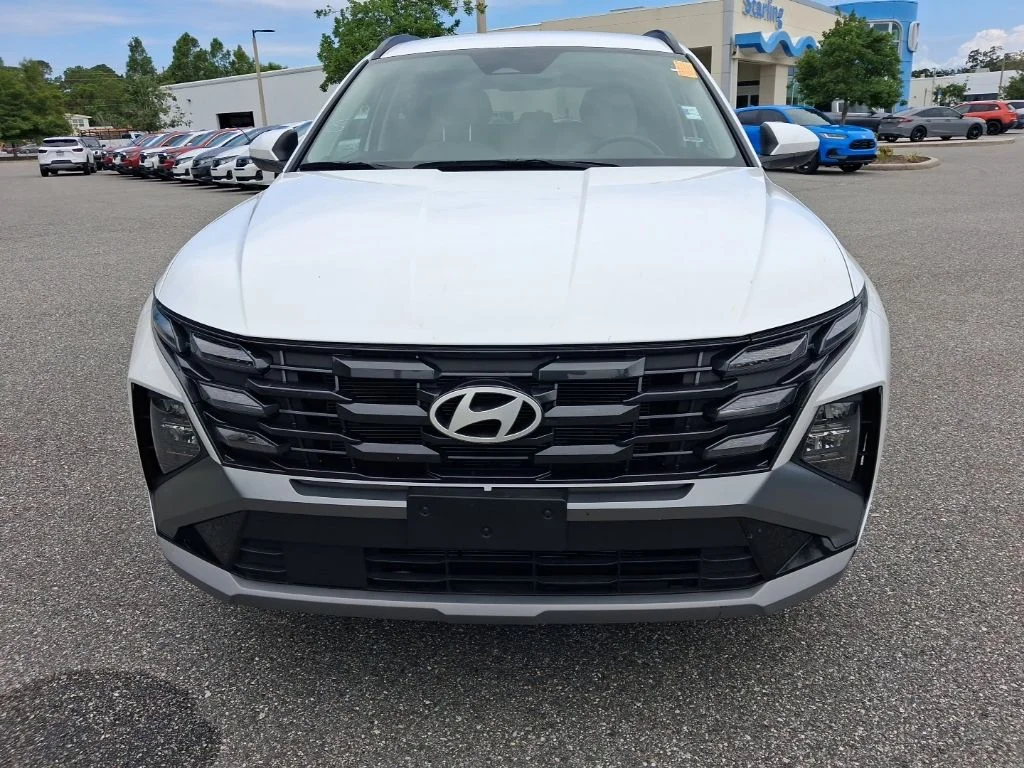 Used 2025 White Hyundai SEL image 2