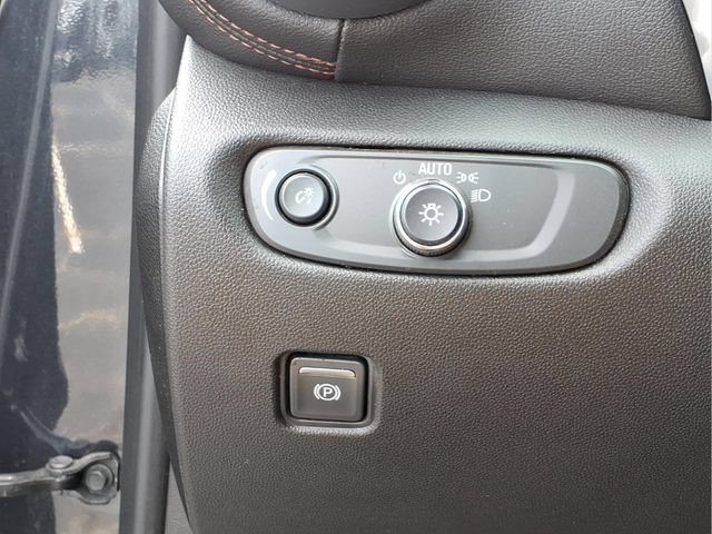 Used 2022 IRON GRAY METALLIC Chevrolet Premier image 13