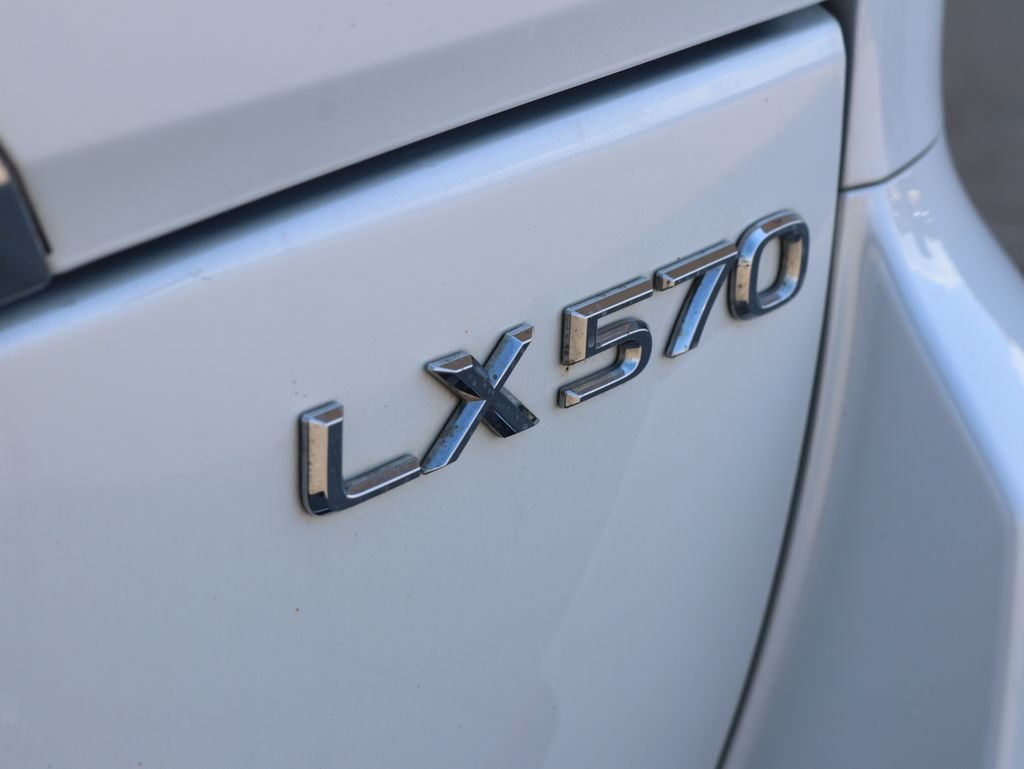 Used 2017 White Lexus 570 image 39