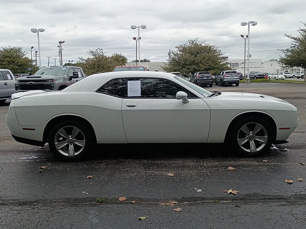 Used 2022 White Knuckle Clear Coat Dodge SXT image 2