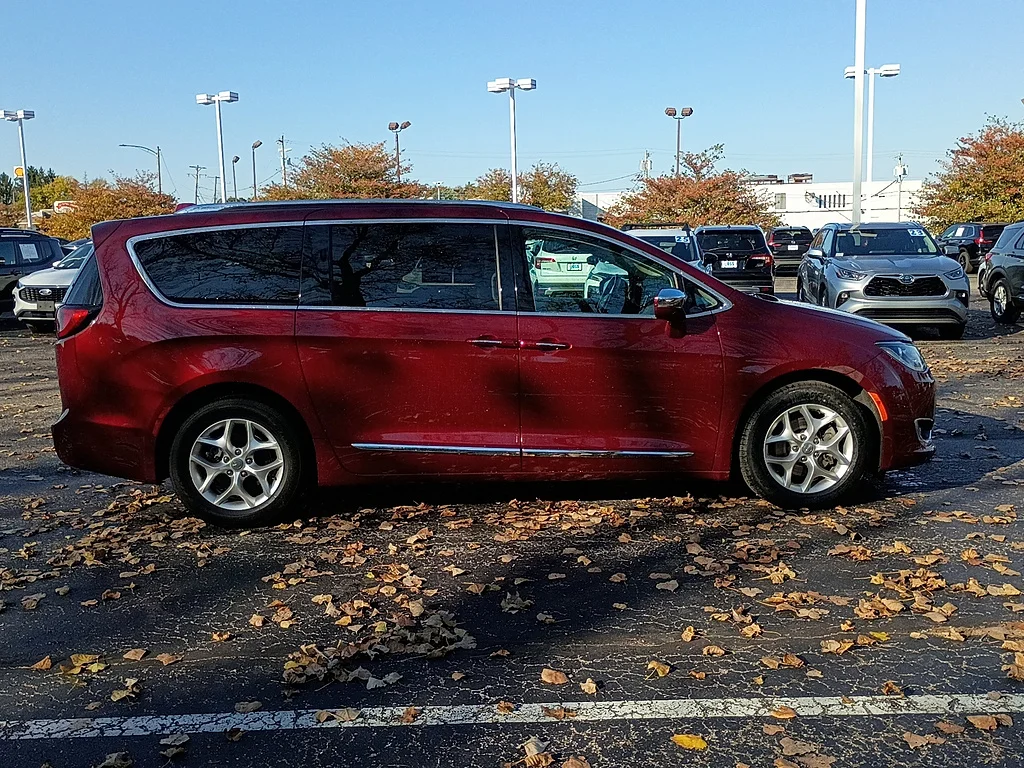 Used 2020 Velvet Red Pearl Coat Chrysler Limited image 2