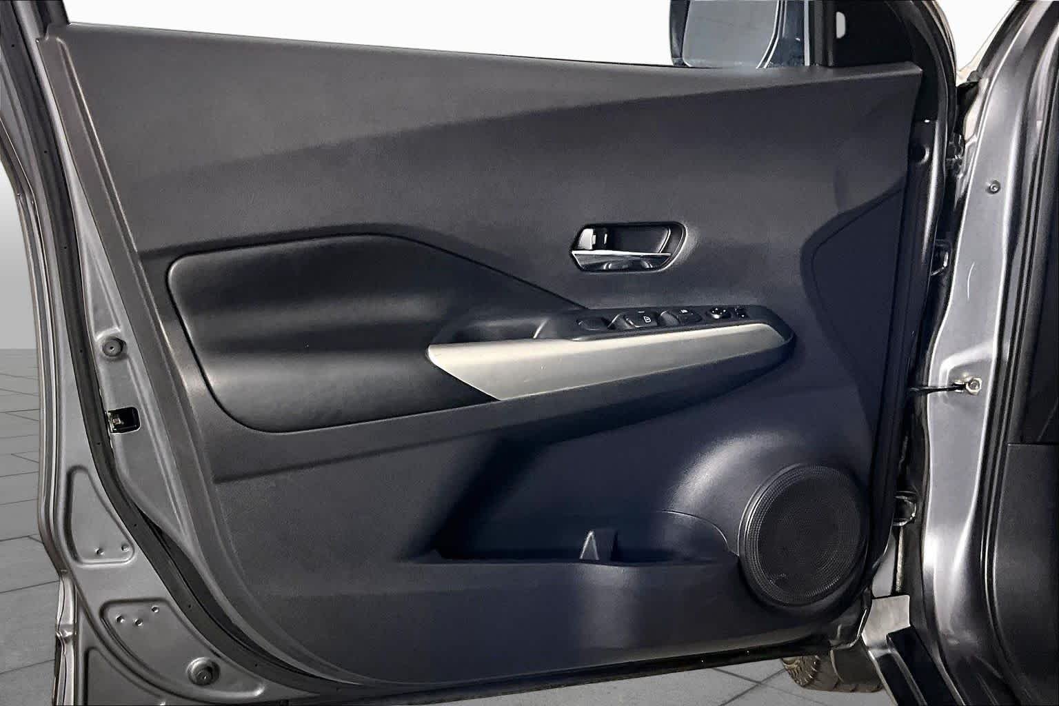 Used 2019 Gun Metallic Nissan SR image 20