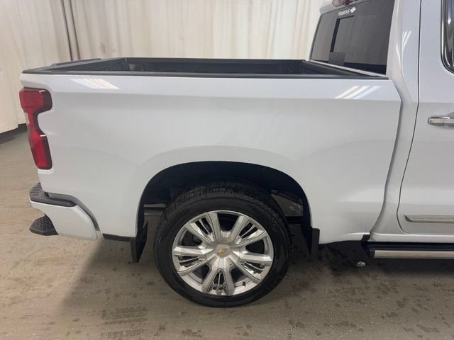 New 2026 Polar White Tricoat Chevrolet High Country image 5