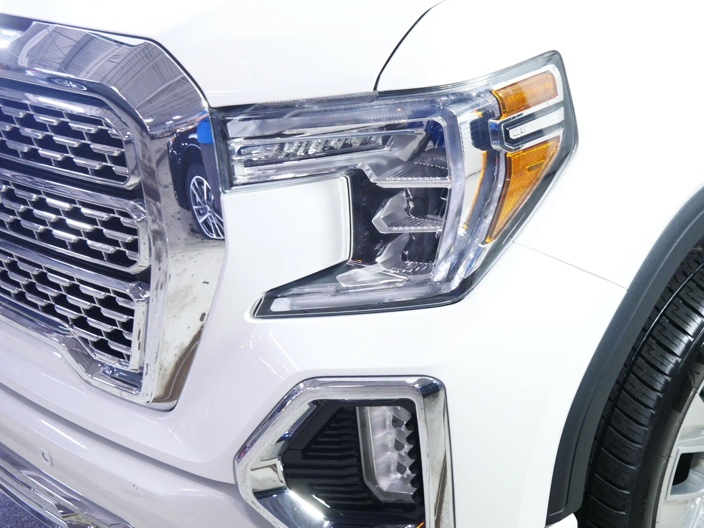 Used 2020 White Frost Tricoat GMC Denali image 16