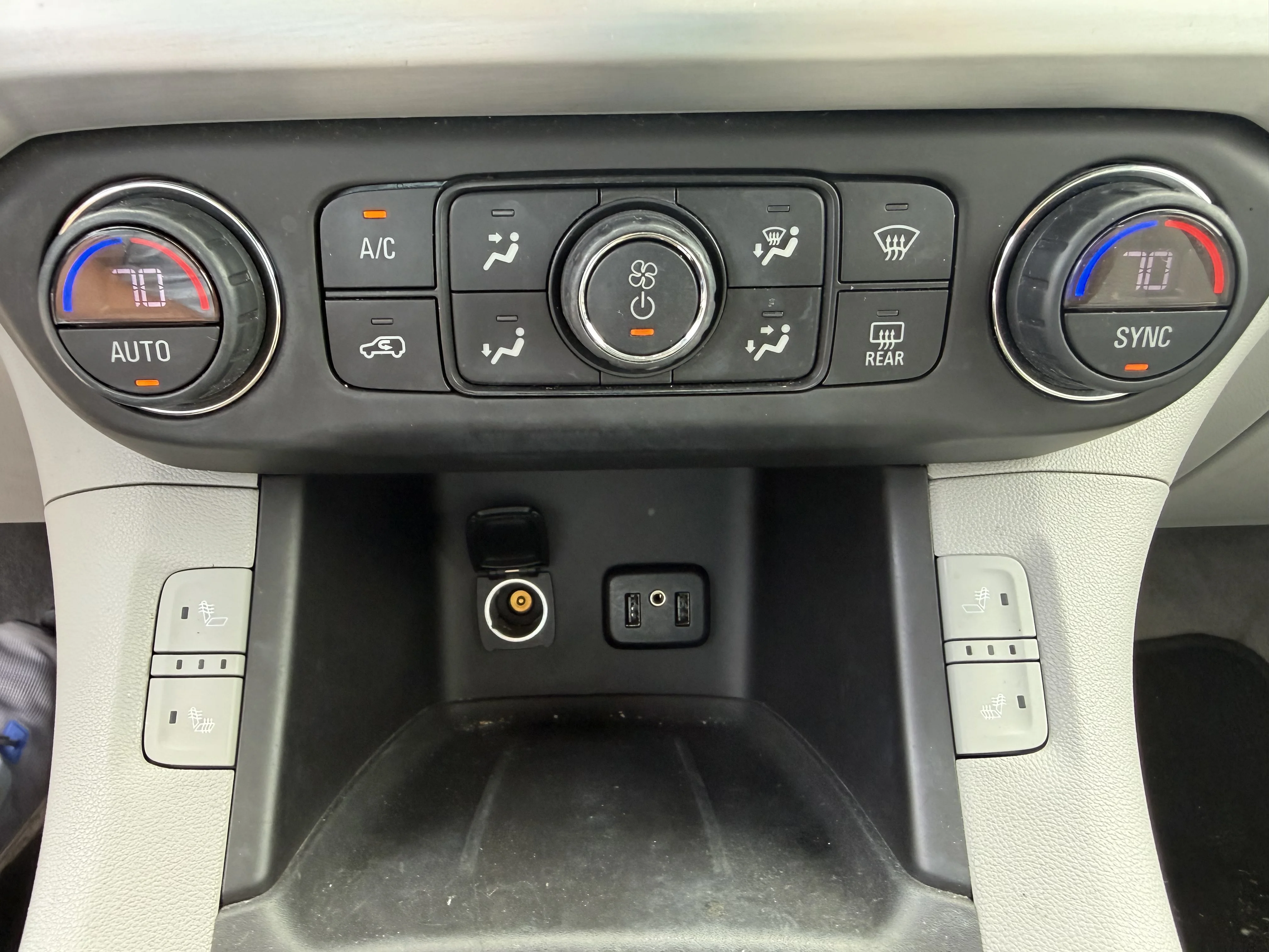 Used 2019 Quicksilver Metallic GMC SLE image 18
