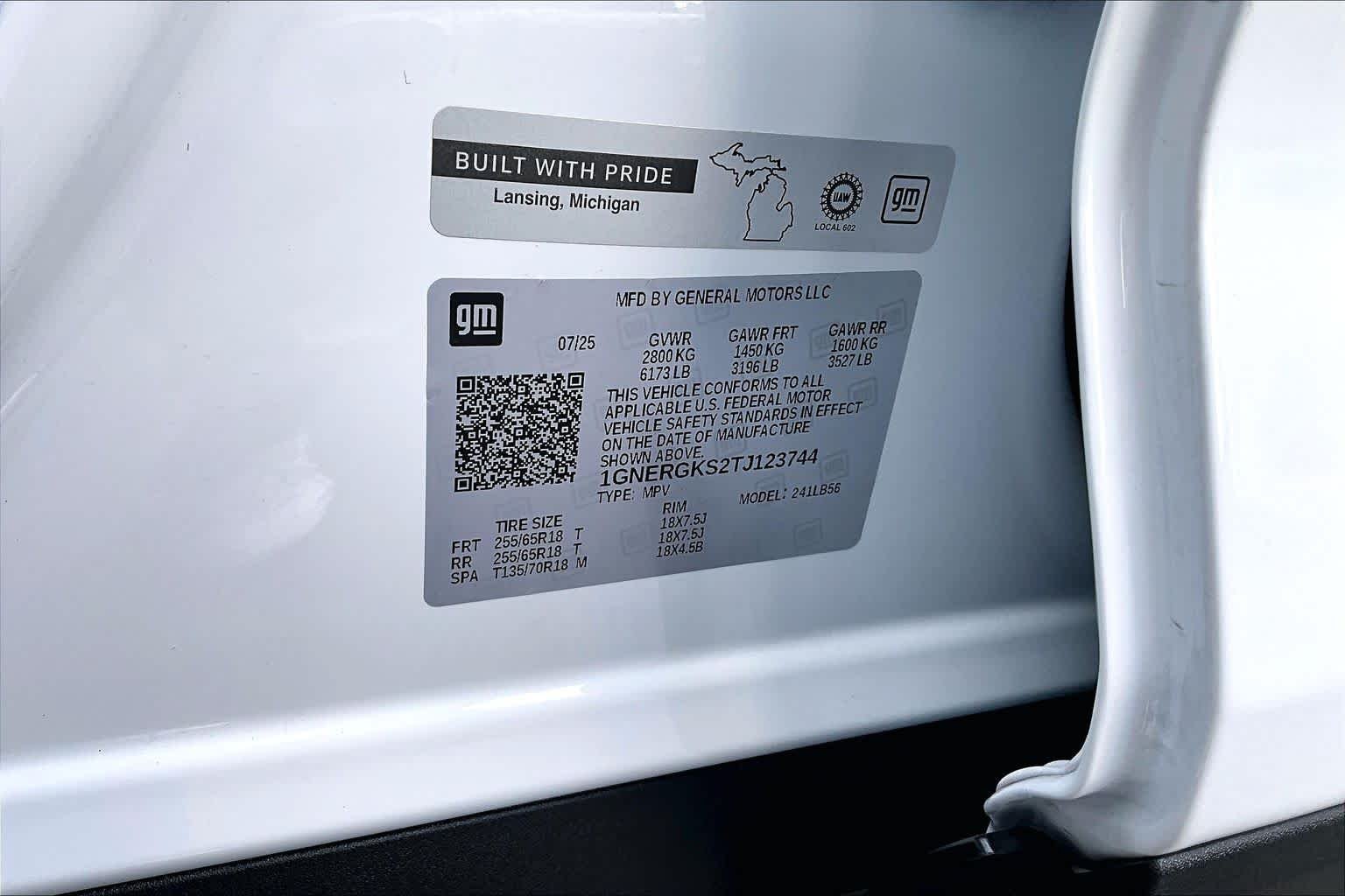 Used 2026 Summit White Chevrolet FWD LT image 31