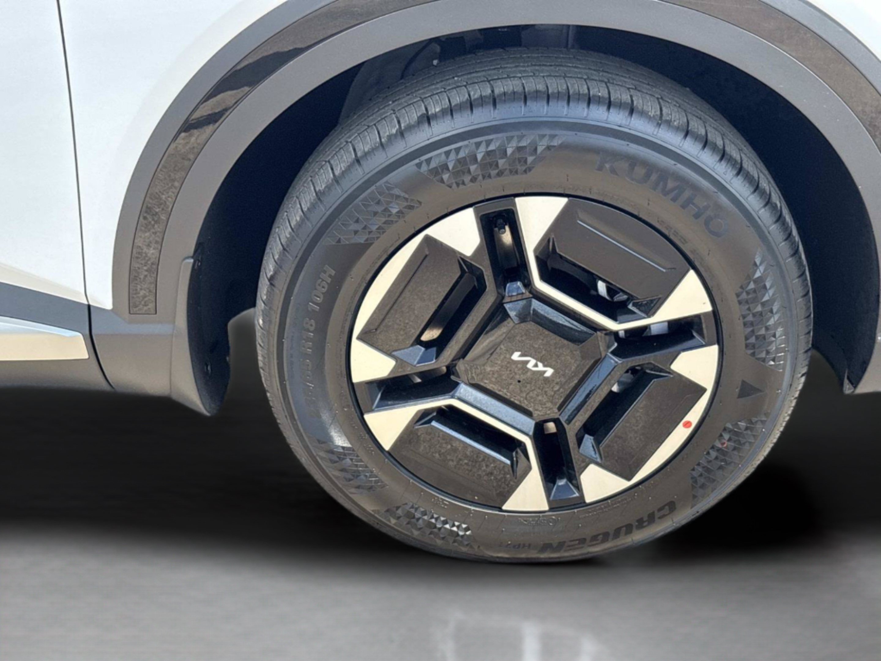 New 2027 Glacial White Pearl Kia EX image 30
