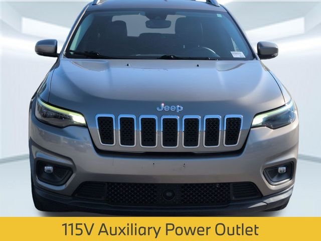 Used 2021 Light Brownstone Pearlcoat Jeep Latitude Lux image 11