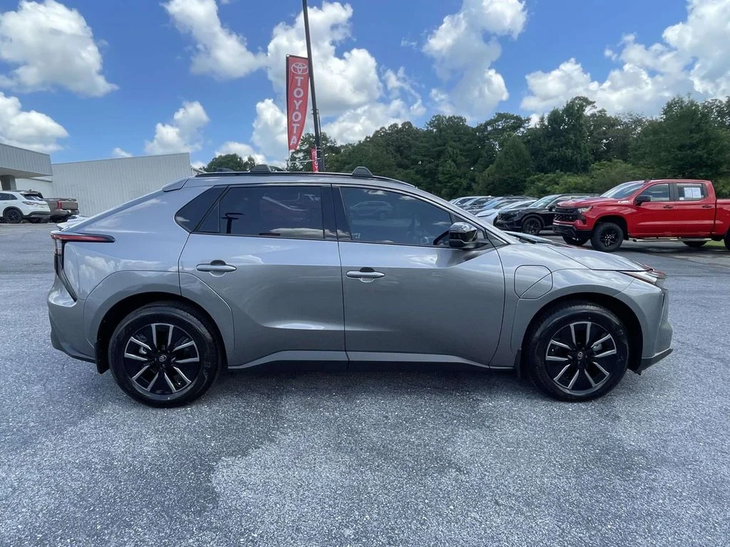New 2026 Heavy Metal Toyota XLE image 2