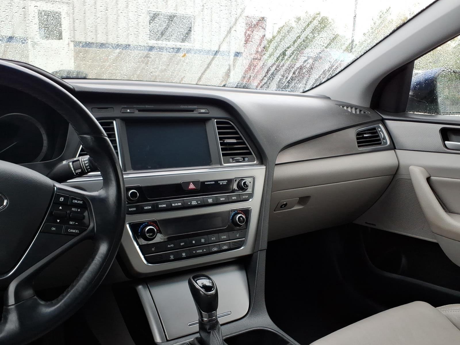 Used 2016 Lakeside Blue Hyundai 2.4L Sport image 18