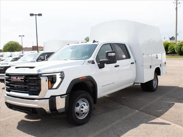 2025 GMC Sierra 4WD Crew Cab Standard Box Pro's photo