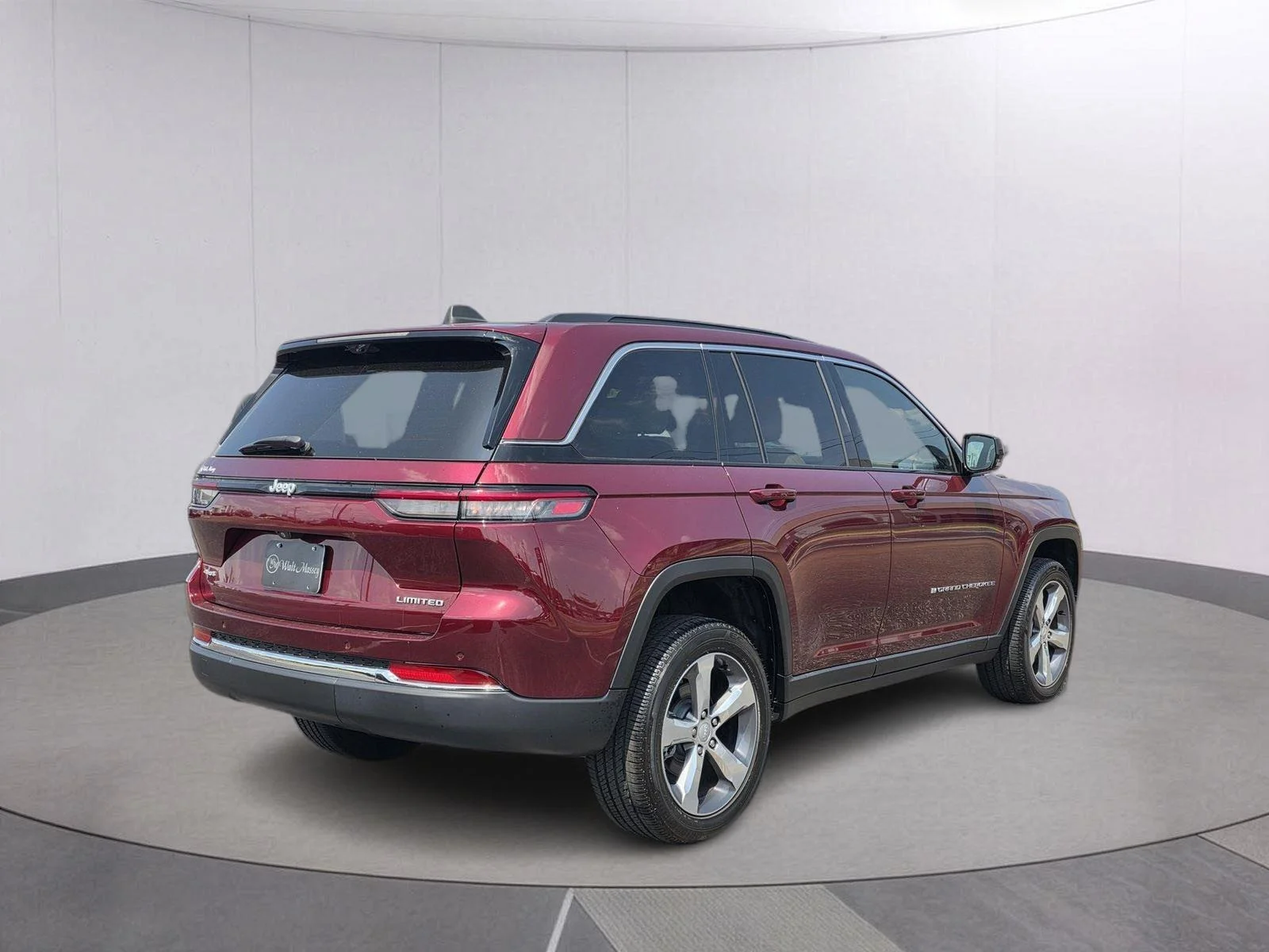 Used 2025 Velvet Red Pearlcoat Jeep Limited image 5